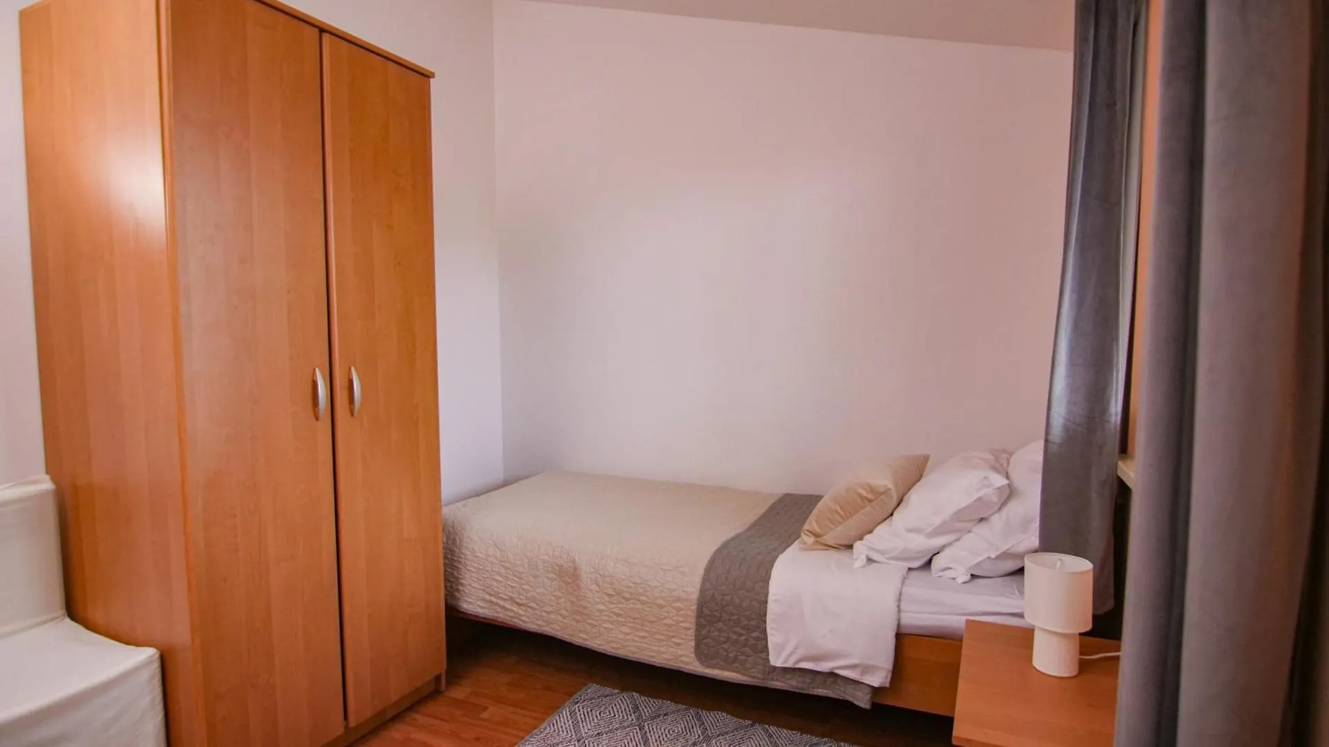 Jacqueline Apartment Πούλα 0*,